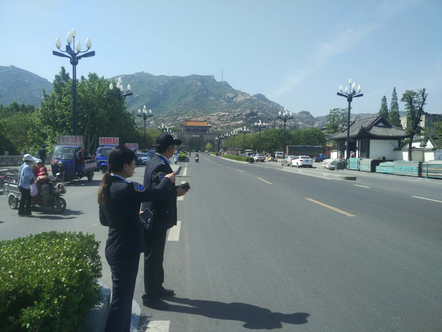 公交集團公交事業(yè)一部張貼溫馨提示方便市民出行